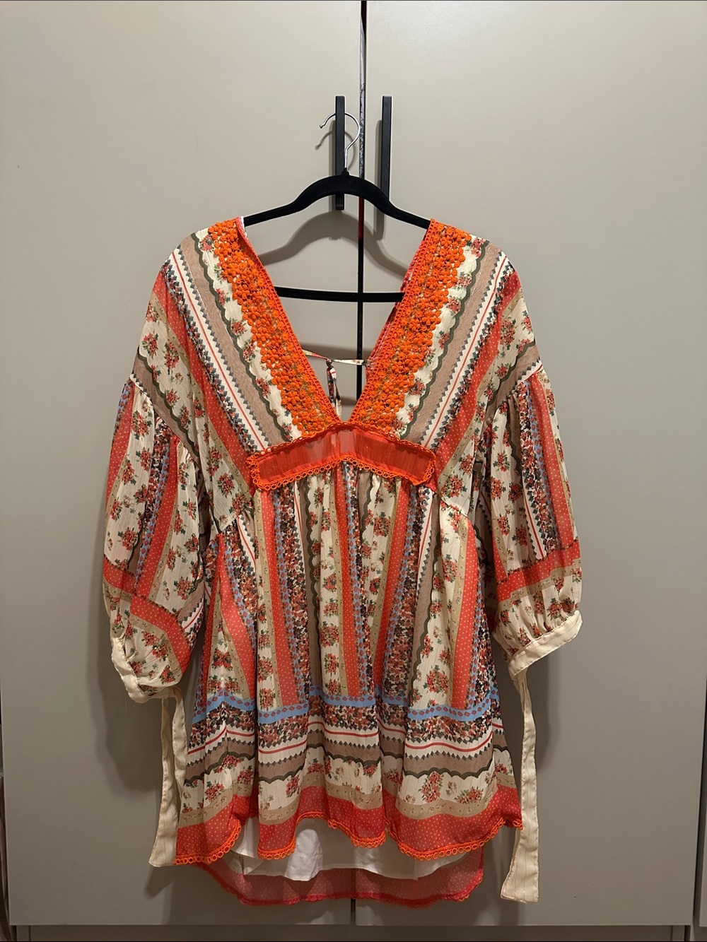 Aqua Bendita Boho Floral Peasant Top in Peach-Orange Size Medium